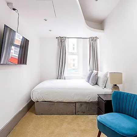 Modern Ealing Studio Apartments, London